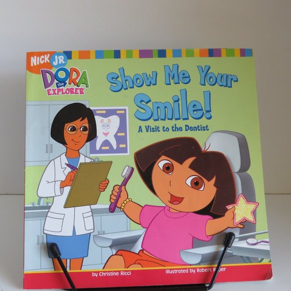 DORA THE EXPLORER Show me your smile PAPERBACK - Picture 1 of 5